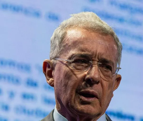Fiscalía cita a indagatoria a Uribe por masacres de El Aro y La Granja: el expresidente reaccionó